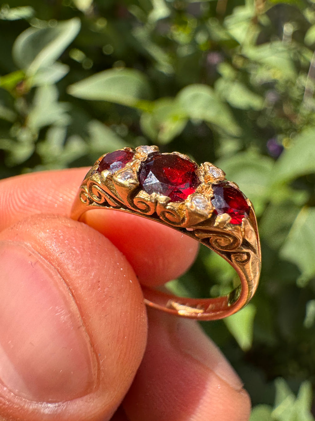 18ct Yellow Gold Garnet Ring