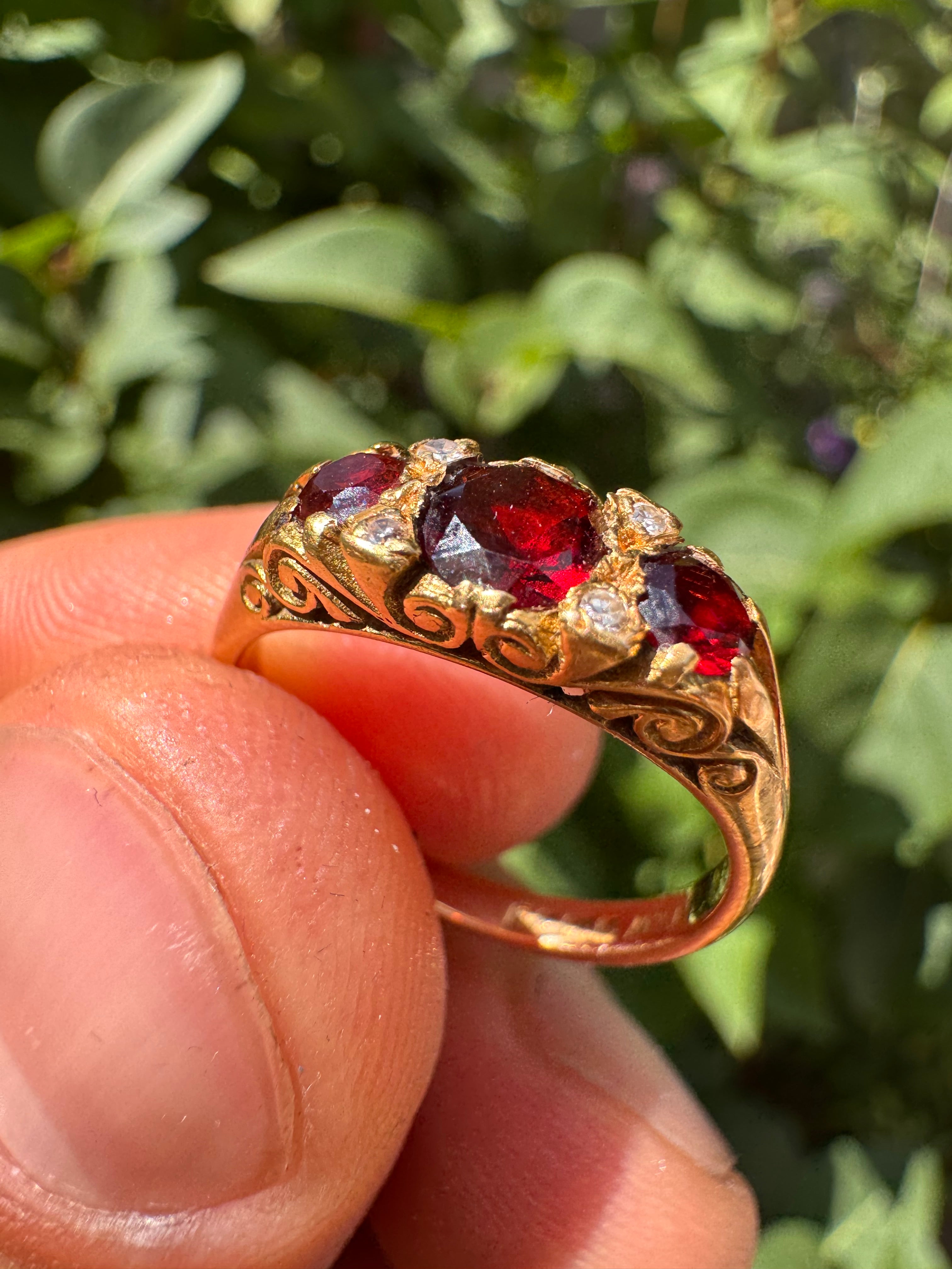 18ct Yellow Gold Garnet Ring