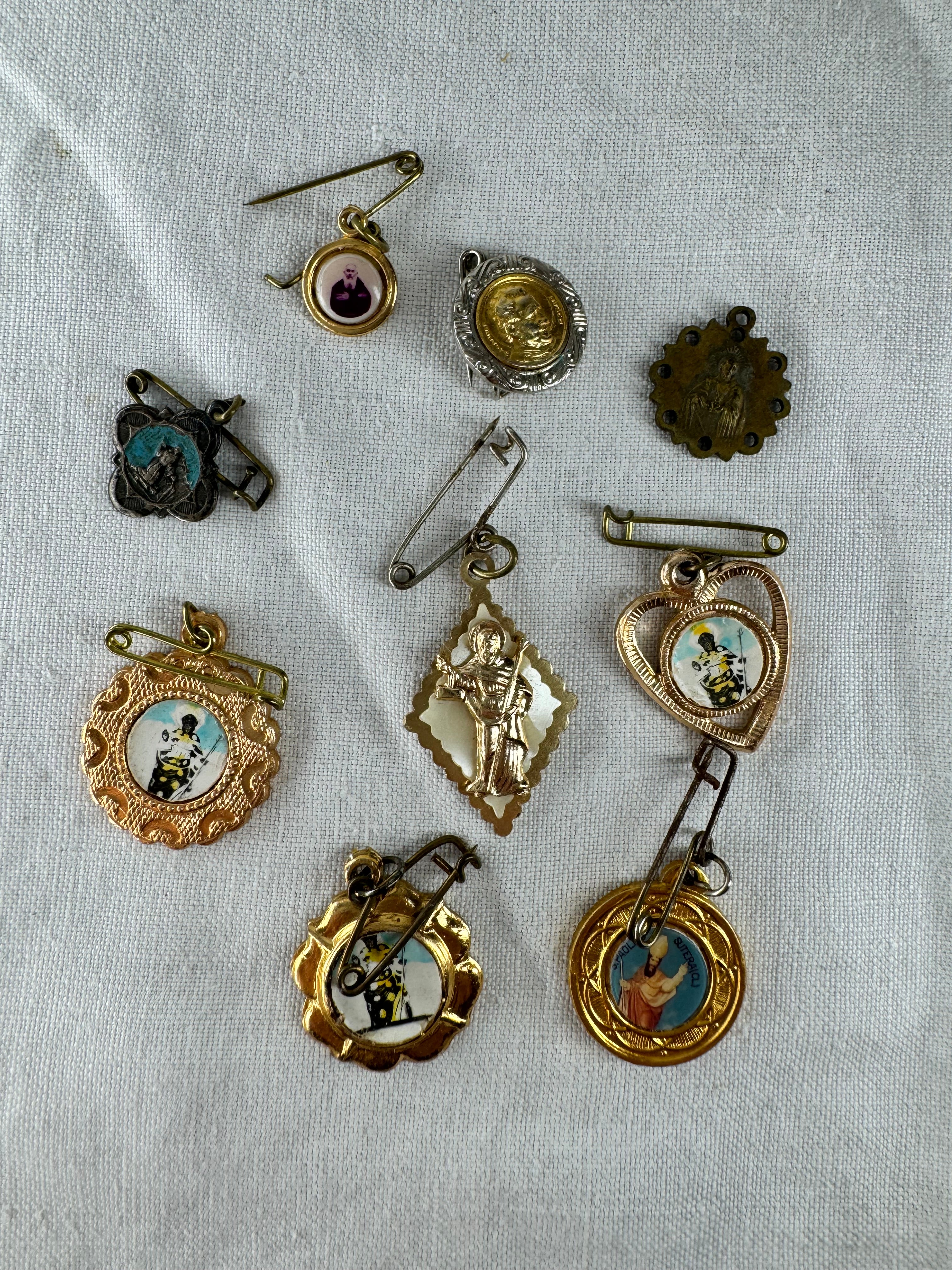 9 Vintage Religious Pin Badges joblot (SICILY HOUSE)