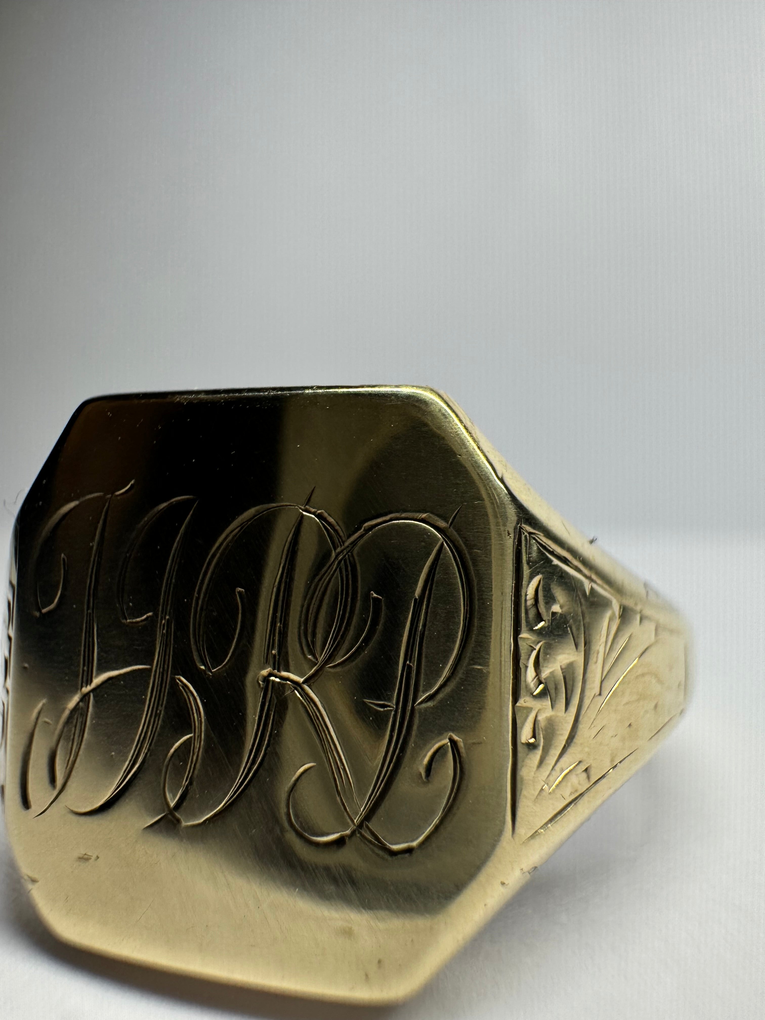 Antique 9ct Yellow Gold Engraved Signet Ring