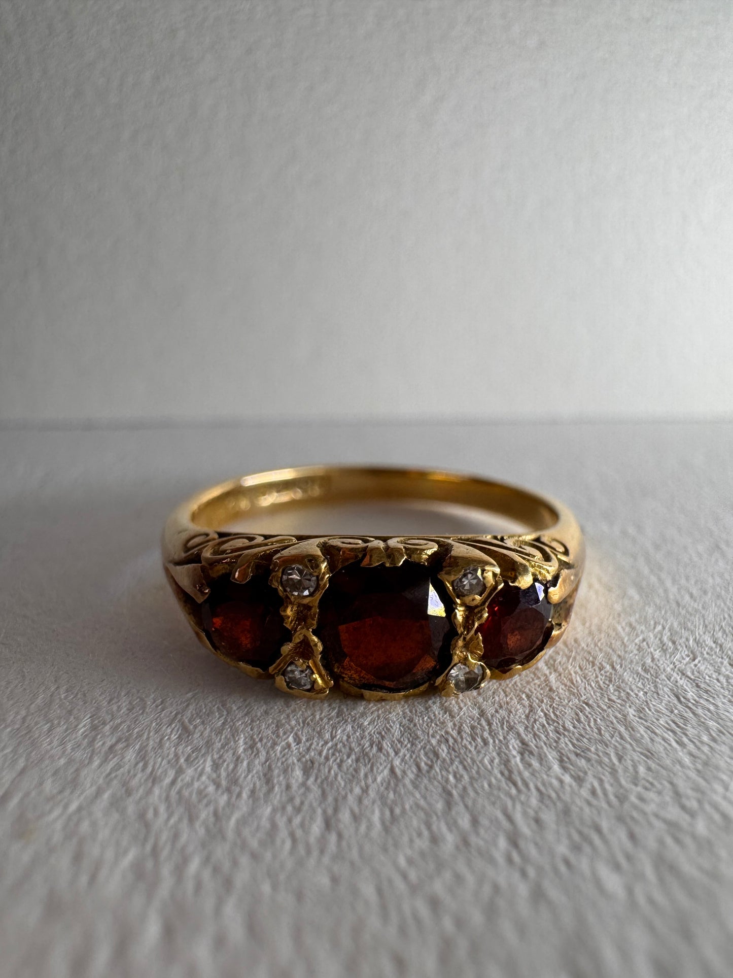 18ct Yellow Gold Garnet Ring