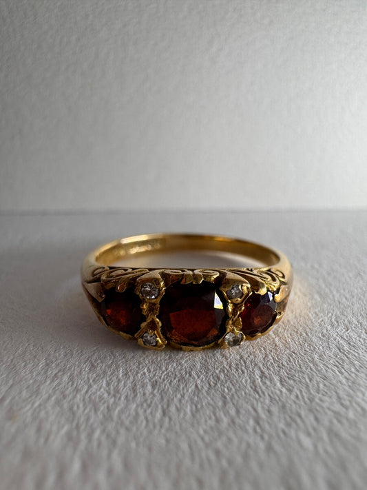 18ct Yellow Gold Garnet Ring