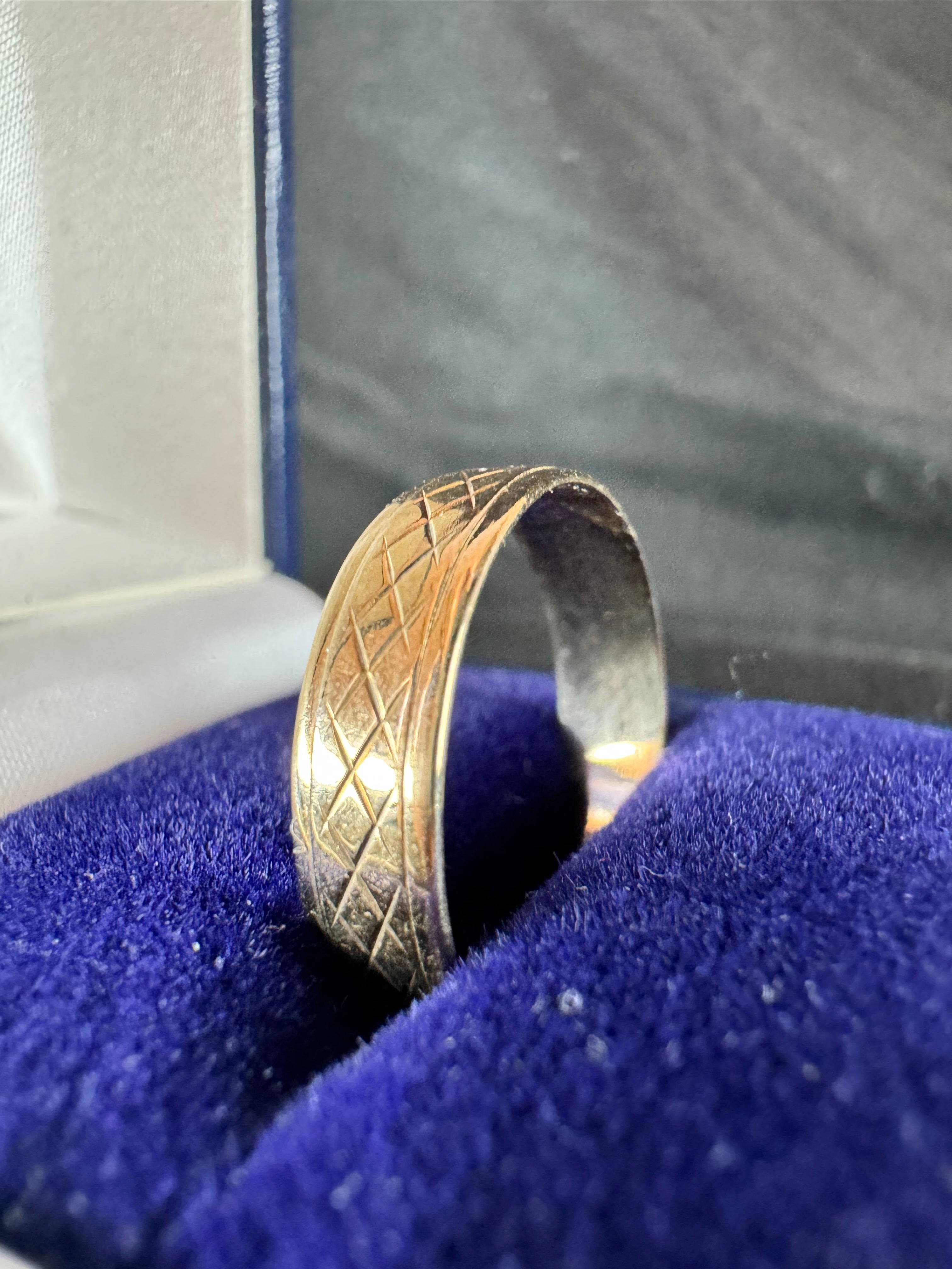 9ct Yellow Gold Pattern Band