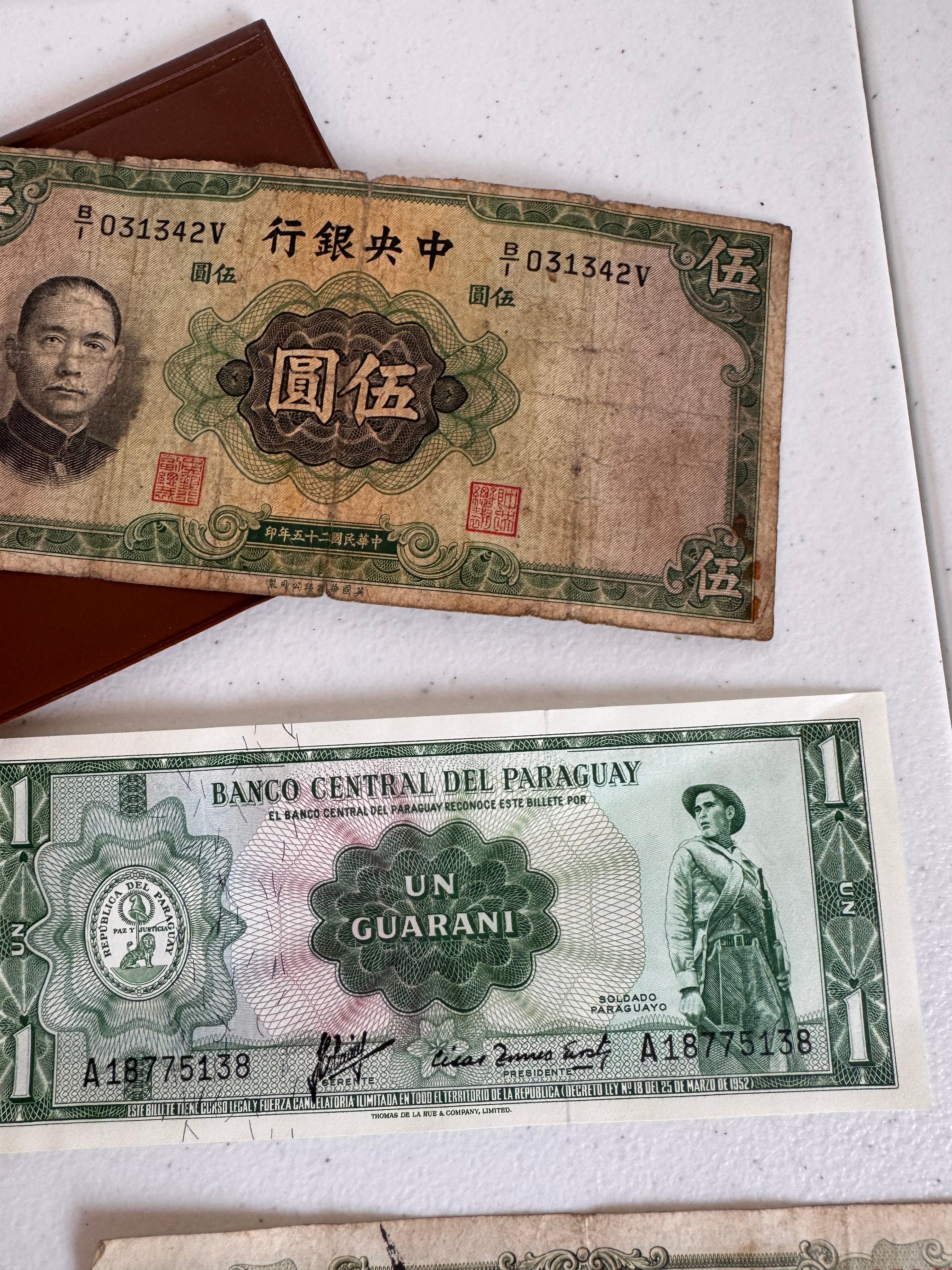 Lot 23: World bank notes x 5 (Estimate £5-20)