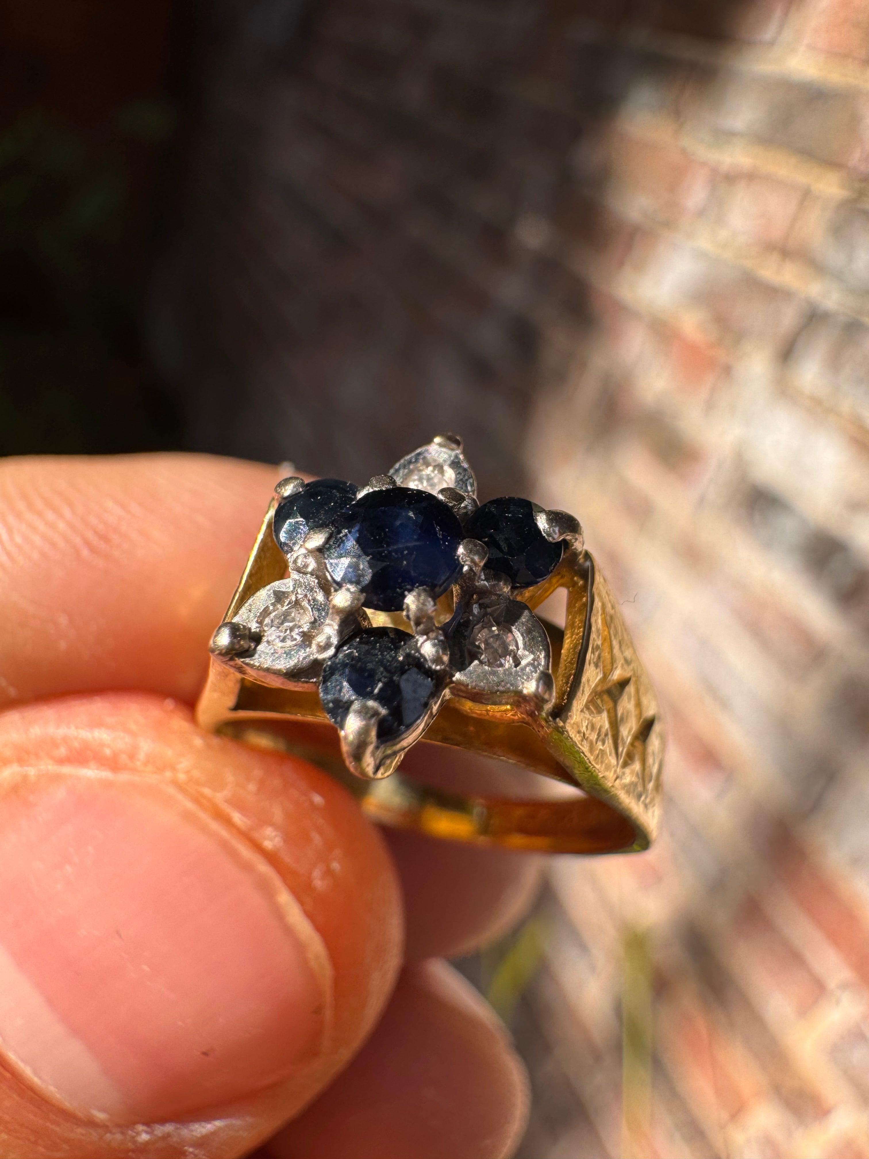 18ct Yellow Gold Sapphire Diamond Ring