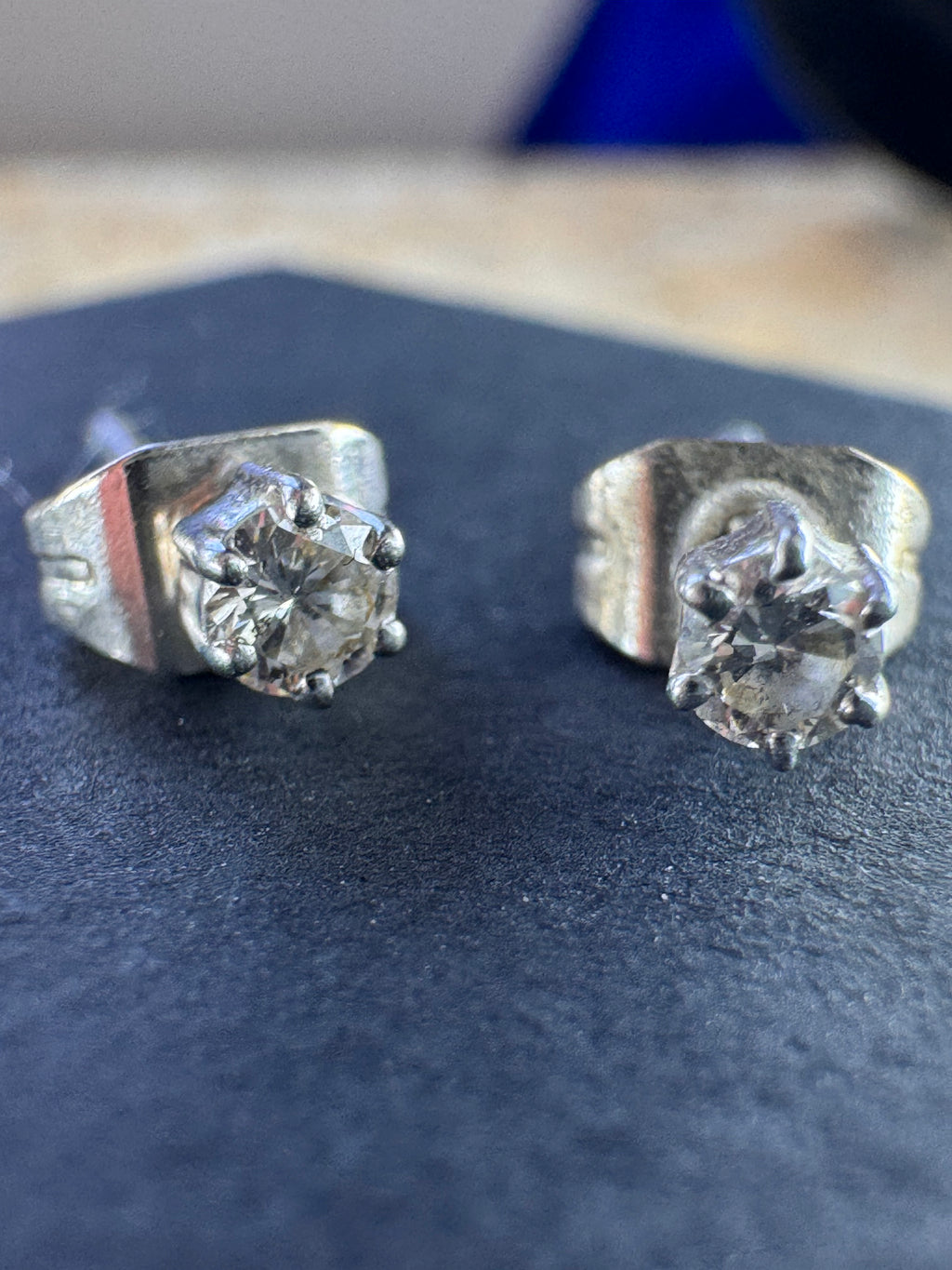 18ct White Gold Diamond Earrings 0.1ct (approx each)