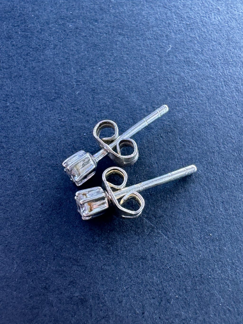 18ct White Gold Diamond Earrings 0.1ct (approx each)