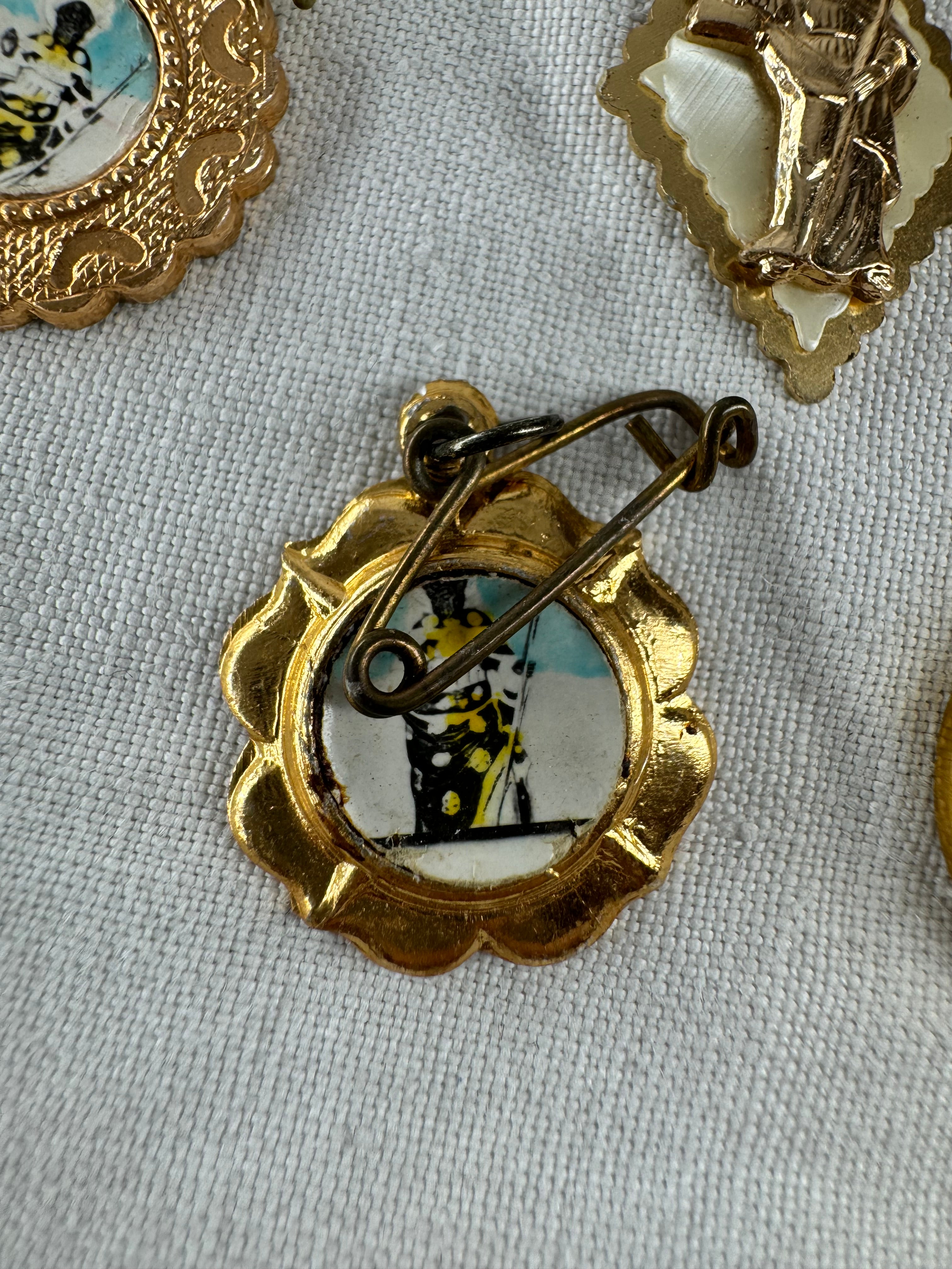 9 Vintage Religious Pin Badges joblot (SICILY HOUSE)