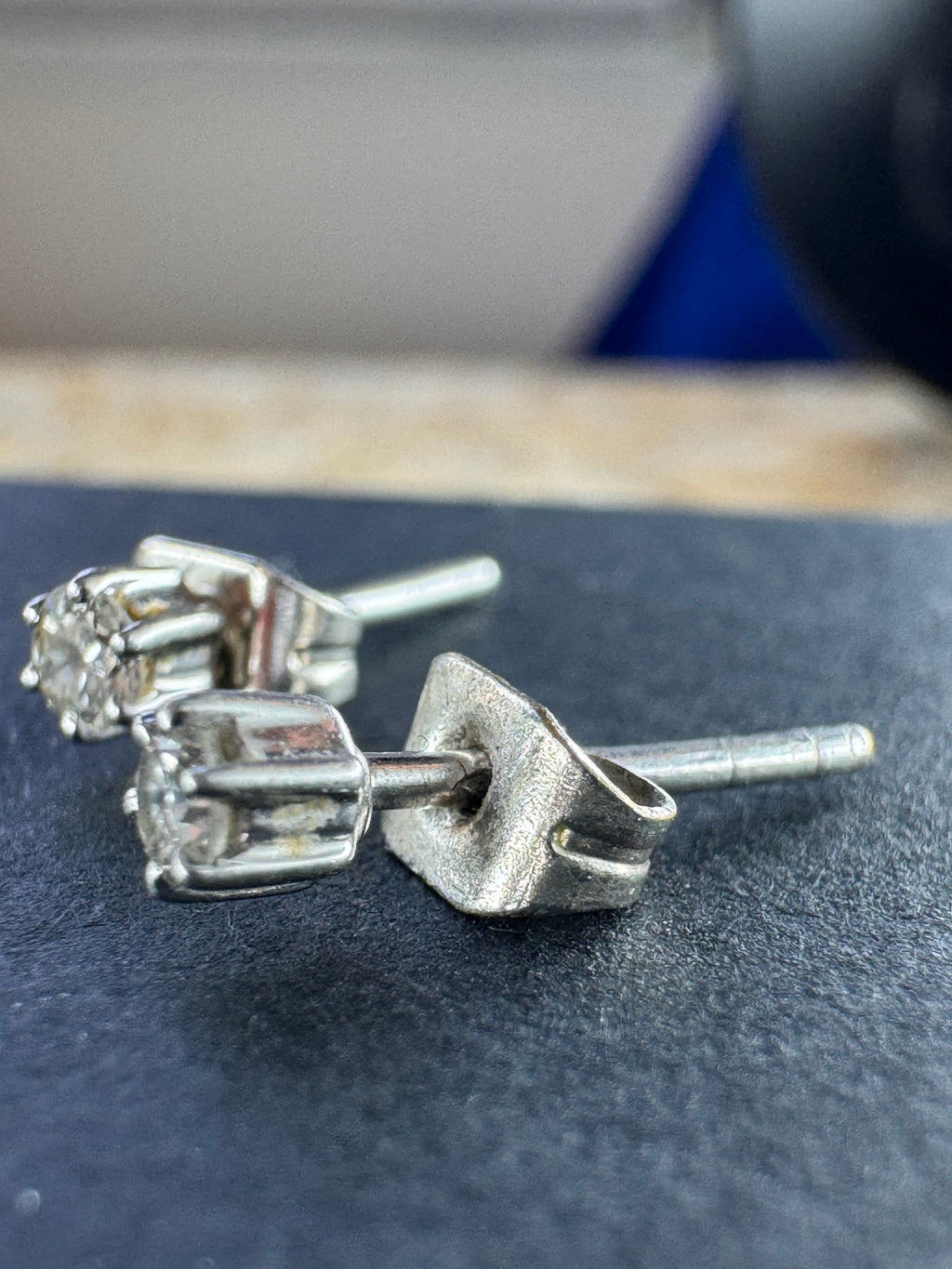 18ct White Gold Diamond Earrings 0.1ct (approx each)
