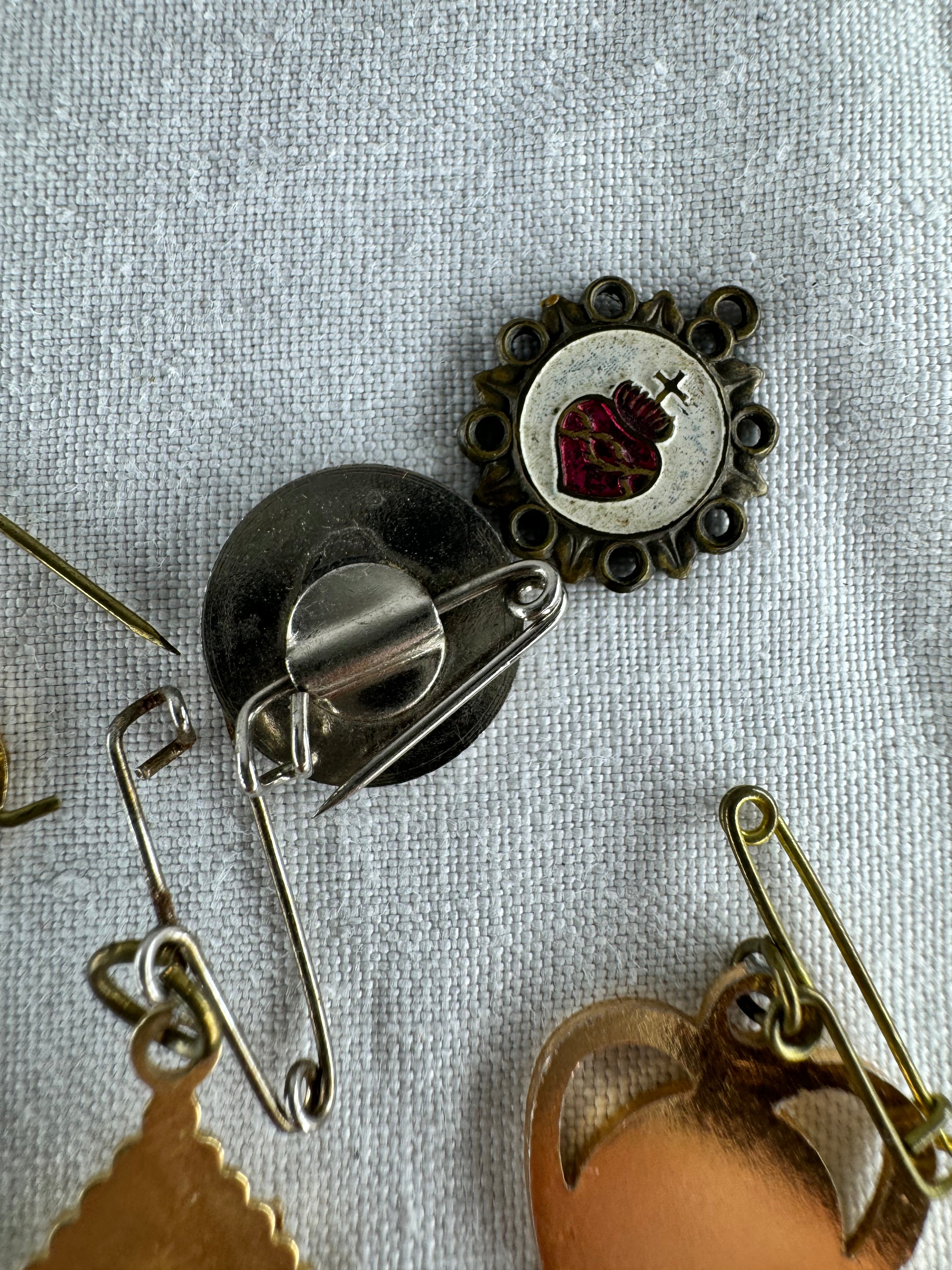 9 Vintage Religious Pin Badges joblot (SICILY HOUSE)