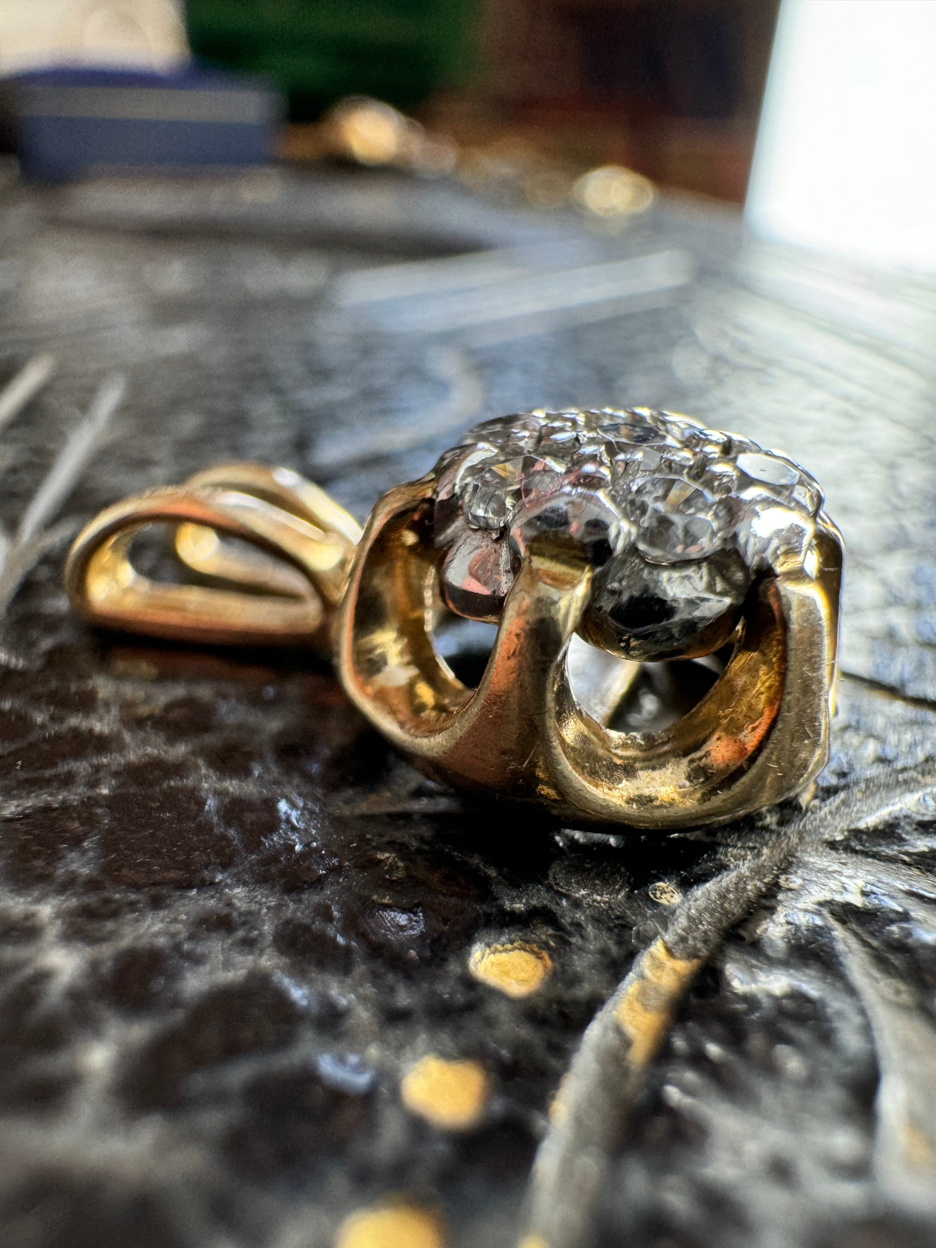 9ct Yellow Gold Cubic Zirconia (7 stone) Flower Pendant