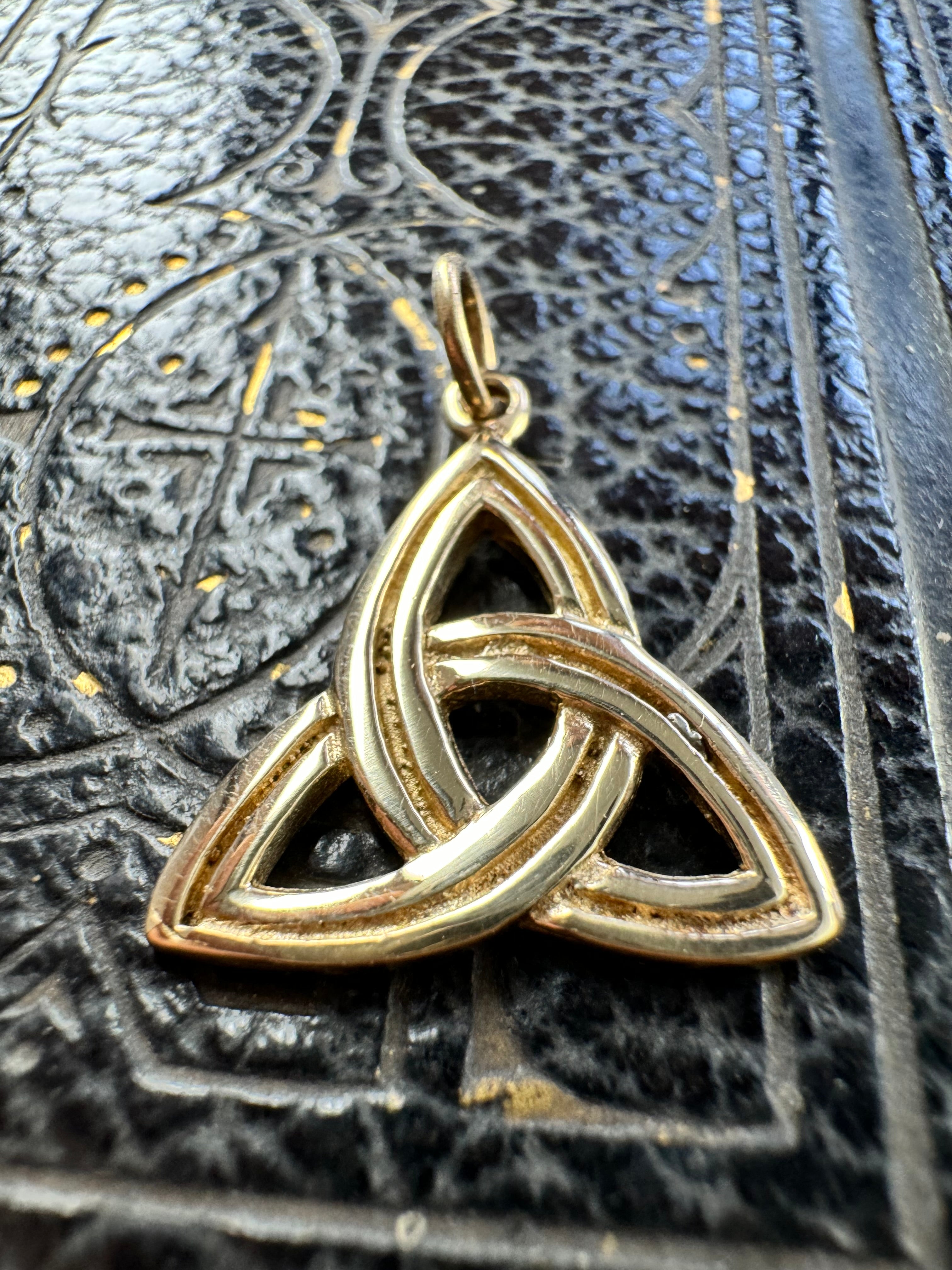 9ct Solid Yellow Gold Celtic Pendant
