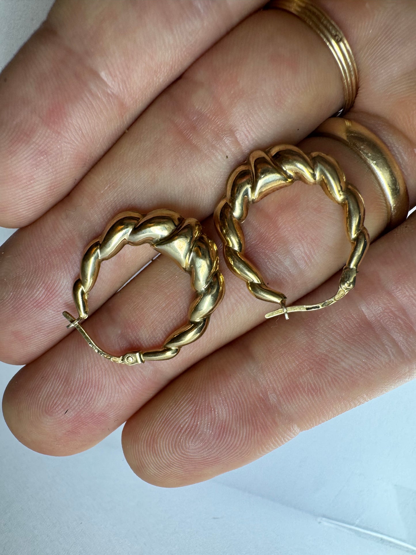 Pretty 9ct Yellow Gold Vintage Earrings