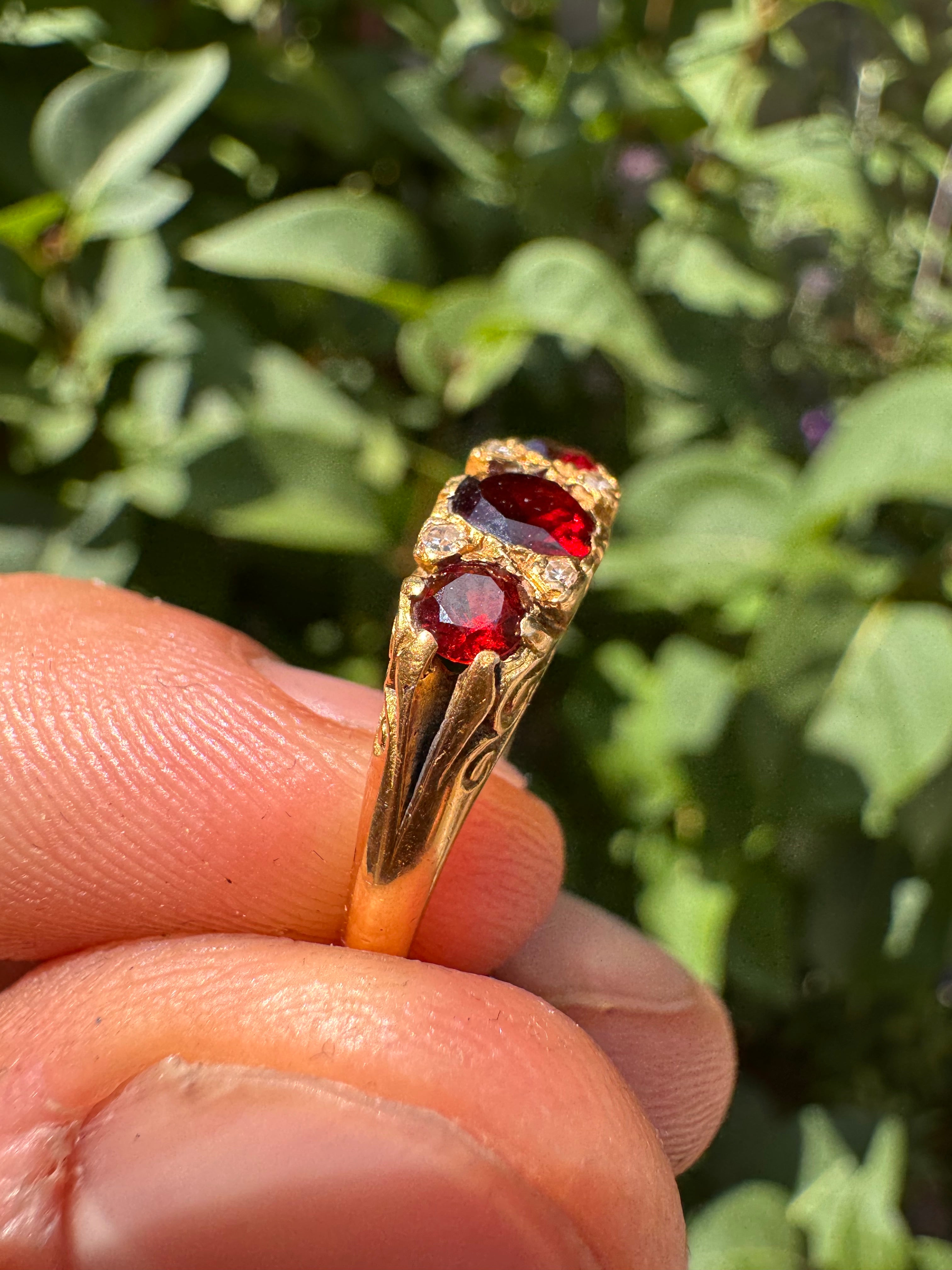 18ct Yellow Gold Garnet Ring