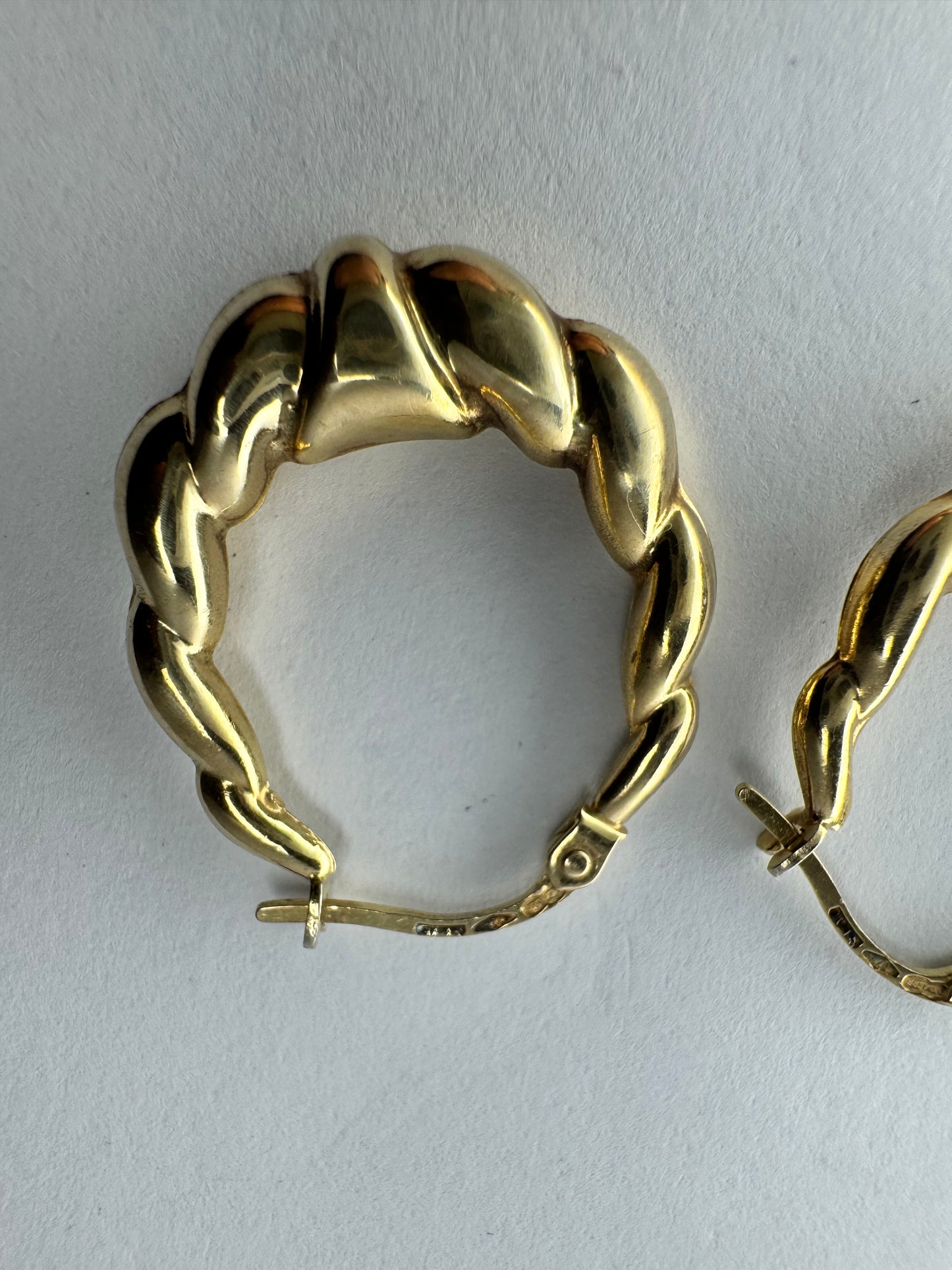 Pretty 9ct Yellow Gold Vintage Earrings